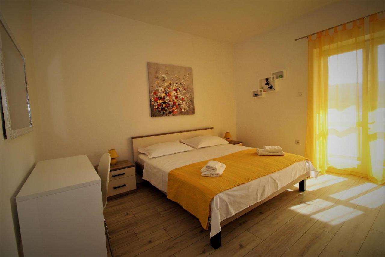 Apartments And Rooms With Parking Space Pag - 13060 Pag Town Exterior photo