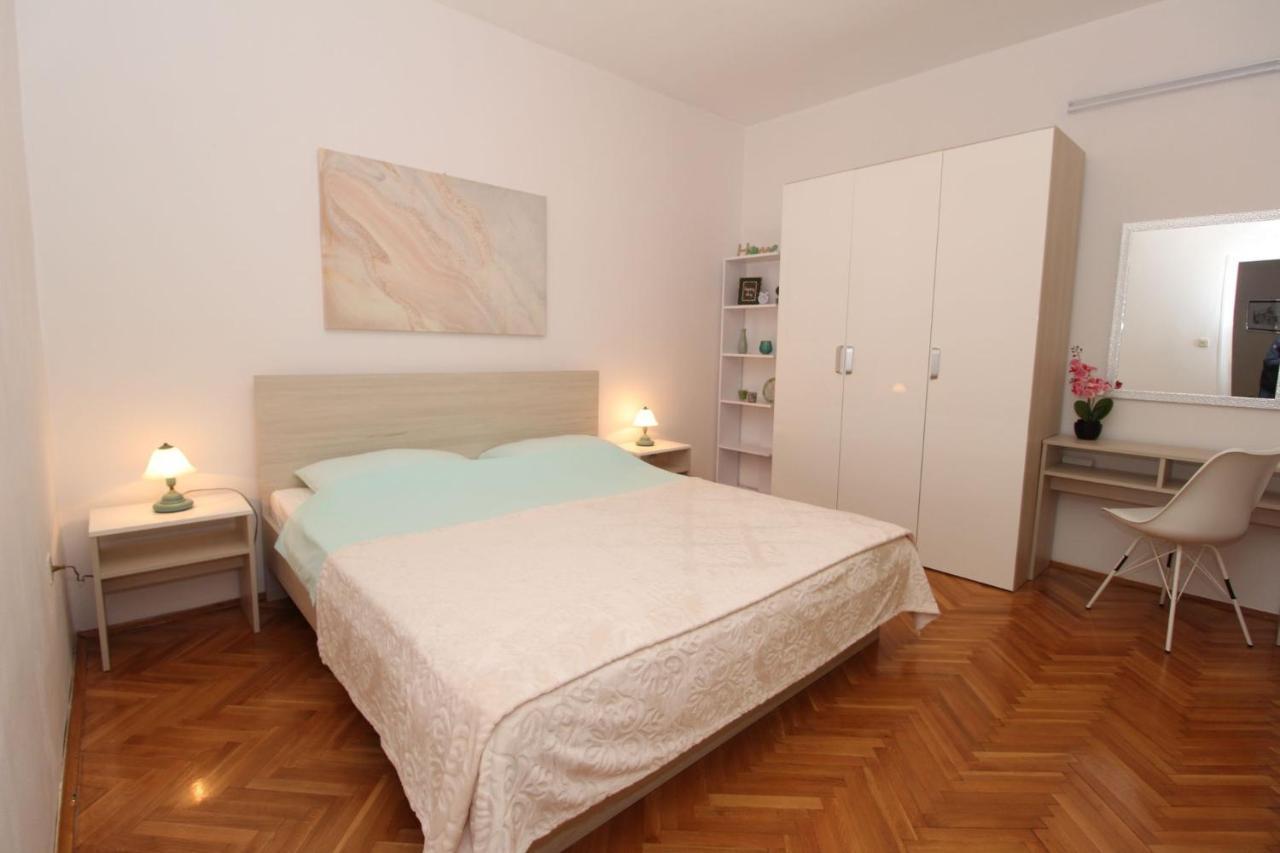 Apartments And Rooms With Parking Space Pag - 13060 Pag Town Exterior photo