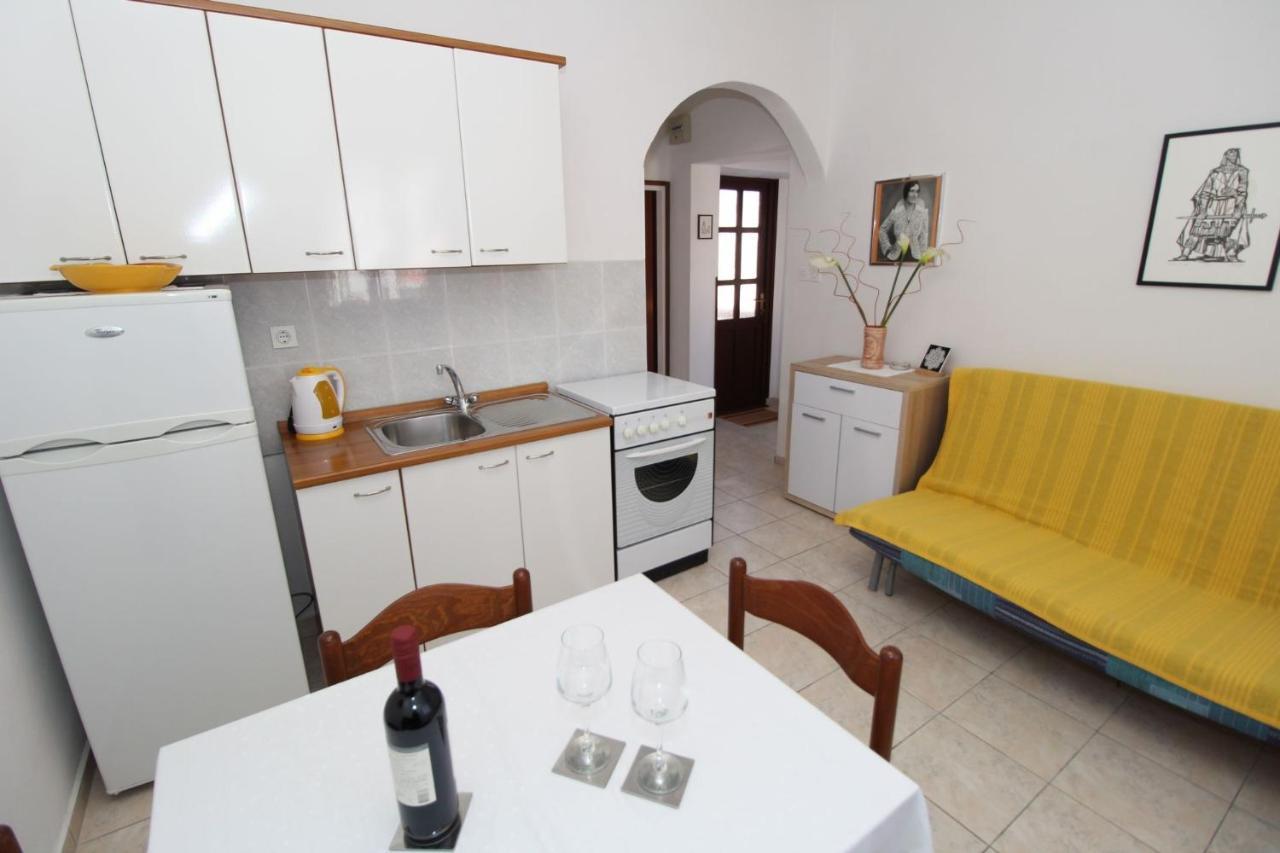 Apartments And Rooms With Parking Space Pag - 13060 Pag Town Exterior photo