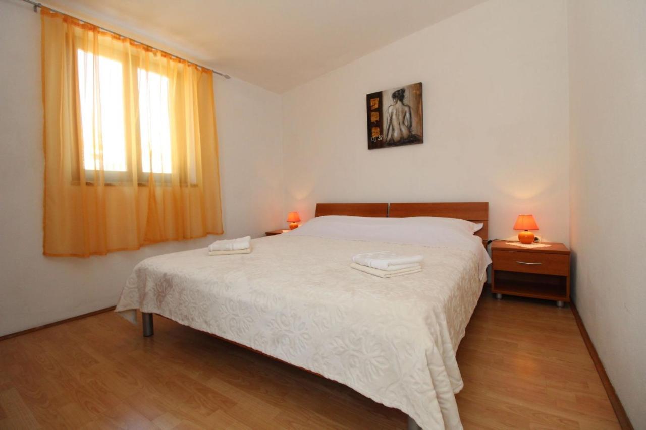Apartments And Rooms With Parking Space Pag - 13060 Pag Town Exterior photo