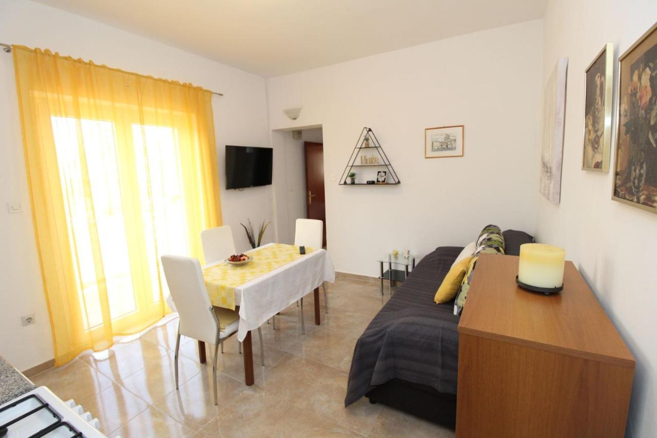 Apartments And Rooms With Parking Space Pag - 13060 Pag Town Exterior photo